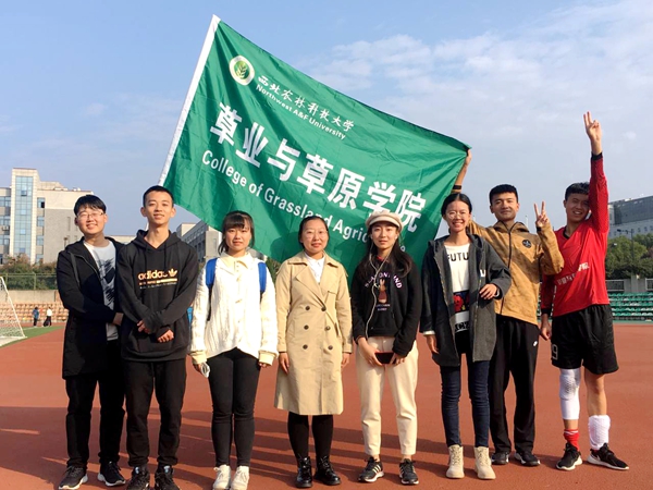 9c3ec45c26374c04bf395c9ab7855ada.jpg 队员合影.jpg