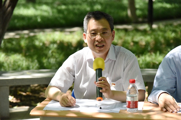 8e2d8f03934e463c96ec858225bcead6.jpg 学院党总支副书记阮鹏主持会议.JPG