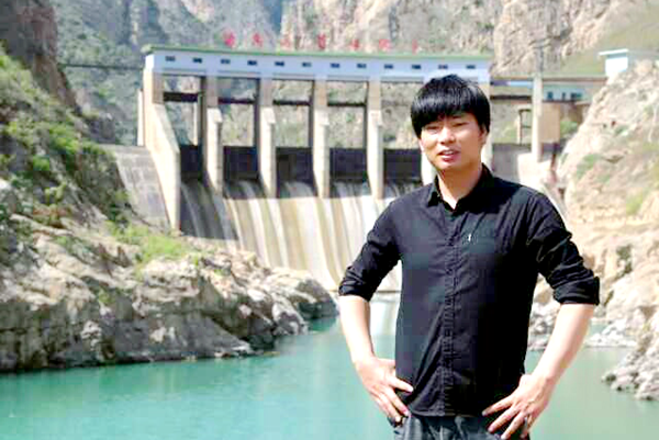 5215a0494fba41dcbe23f1565b0b54a9.png 辅导员张士军.png