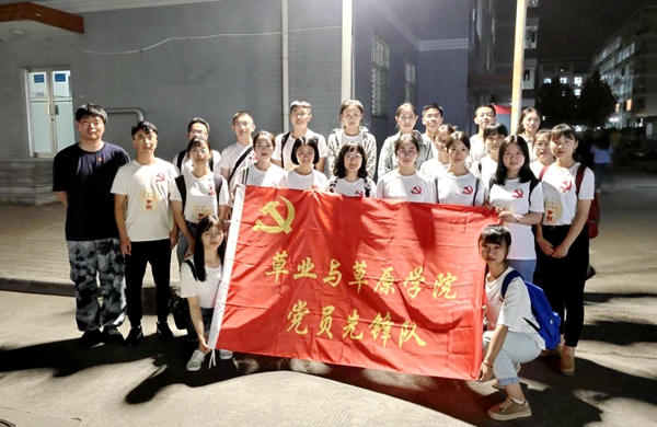 90a1cdc90c414fdb8259a2a7974a22ed.jpg 活动合影.jpg