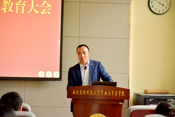 ffce175dc067434692c9c14e8426fb41.jpg 温老师1.jpg