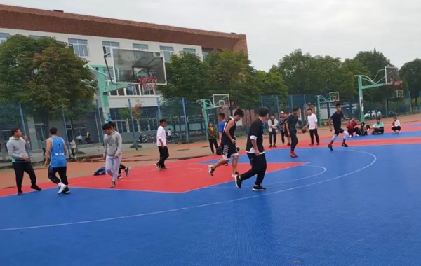 1bdc3c835e5041edad0baf054fa28cbc.jpg 草业2019级代表队与203班篮球对抗赛决赛.jpg