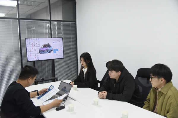 f20a304e8dc64f579721fdd465e67402.jpg 毕业生现场面试.jpg