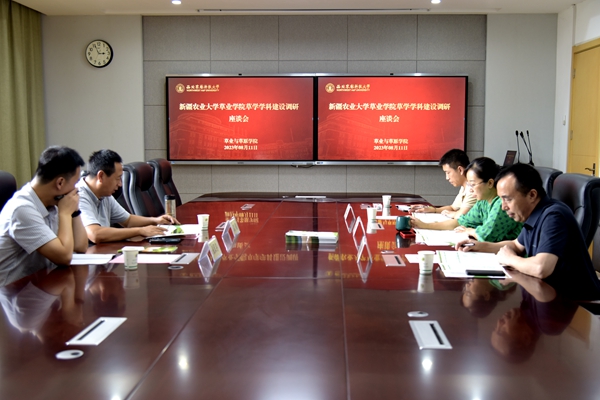 0b0556b3e31340b78386c09d5acd4259.jpg 座谈会现场.jpg